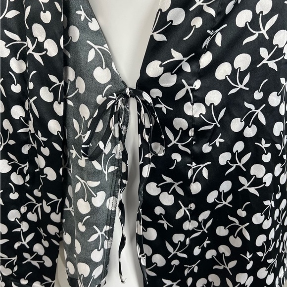 VICTORIA'S SECRET Vintage Satin Cherry Print Tie Waist Kimono Wrap PJ Top Pinup - Picture 5 of 13